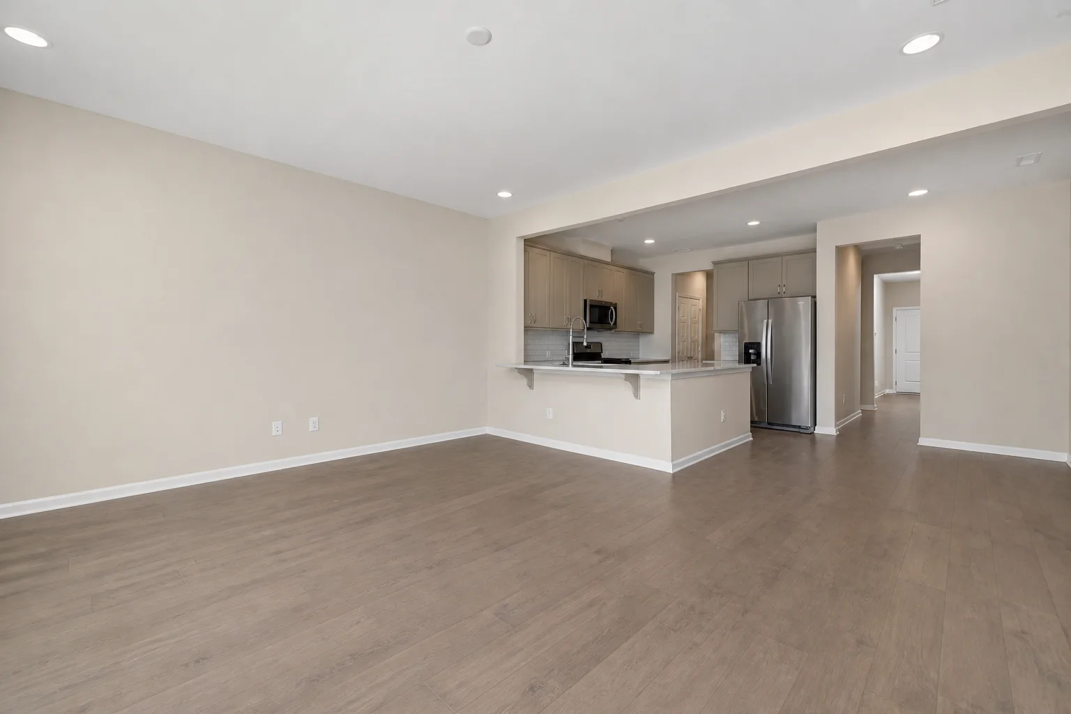 Empty apartment living room before AI room design and virtual furnishing