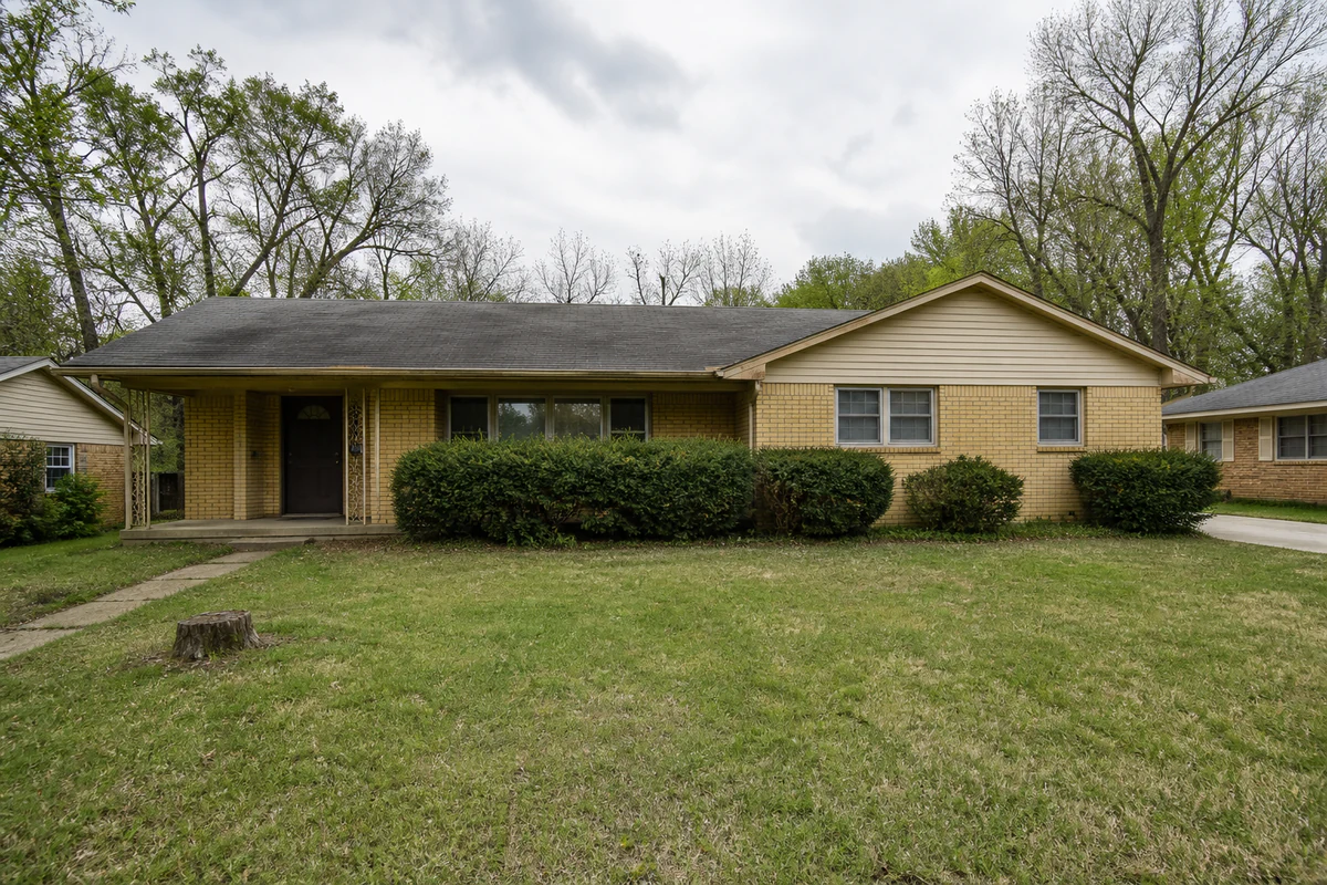 Brick ranch house before an AI exterior home redesign
